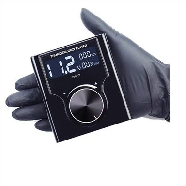 Alimentatore per tatuaggi con display LCD